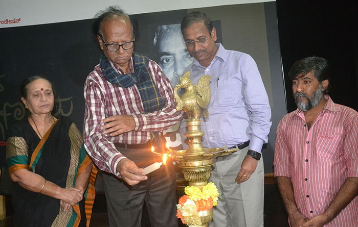 ಚಳವಳಿ ಮೂಲಕ ಸಂವಿಧಾನ ರಕ್ಷಿಸದಿದ್ದರೆ ಕೇಸರಿಕೊಂಡಿಗಳು ಮನುವಾದ ಜಾರಿ ಮಾಡುತ್ತಾರೆ: ಪ್ರೊ.ಚಂಪಾ